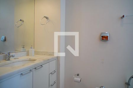 Banheiro suíte  de apartamento para alugar com 2 quartos, 90m² em Rio Branco, Porto Alegre