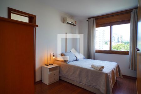 Quarto suíte  de apartamento para alugar com 2 quartos, 90m² em Rio Branco, Porto Alegre