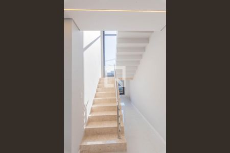 Escada de casa de condomínio à venda com 3 quartos, 235m² em Swiss Park, Campinas