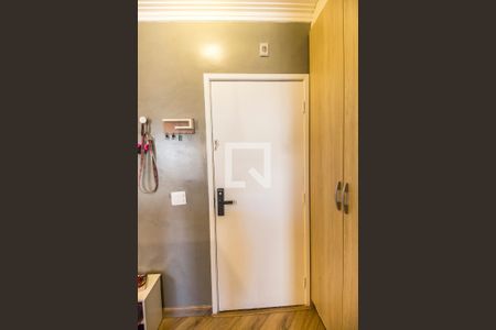 Entrada de apartamento à venda com 2 quartos, 72m² em Jardim Tupanci, Barueri