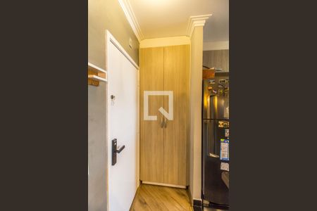 Entrada de apartamento à venda com 2 quartos, 72m² em Jardim Tupanci, Barueri