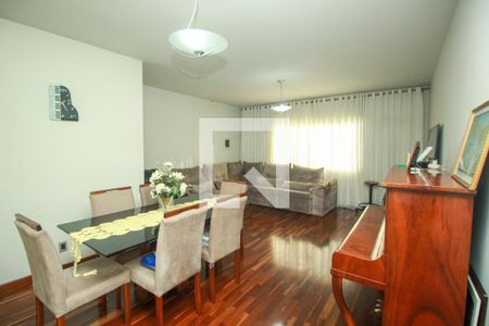 Casa à venda com 3 quartos, 172m² em Vila Aquilino, Santo André