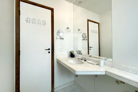  Banheiro da Suíte de apartamento para alugar com 1 quarto, 49m² em Funcionários, Belo Horizonte