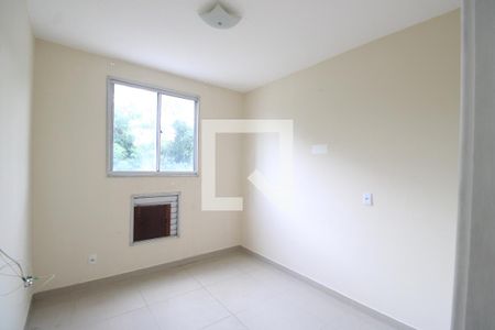 Quarto 1 de apartamento para alugar com 2 quartos, 52m² em Taquara, Rio de Janeiro