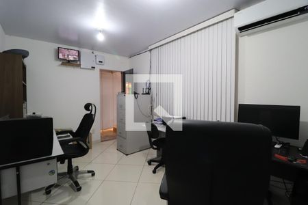 Quarto 1 - Escritório de casa para alugar com 4 quartos, 210m² em Presidente Roosevelt, Uberlândia