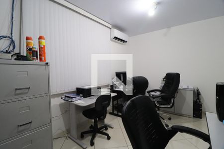 Quarto 1 - Escritório de casa para alugar com 4 quartos, 210m² em Presidente Roosevelt, Uberlândia