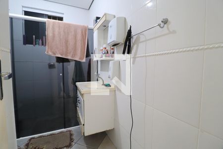 Banheiro Social 1 de casa para alugar com 4 quartos, 210m² em Presidente Roosevelt, Uberlândia