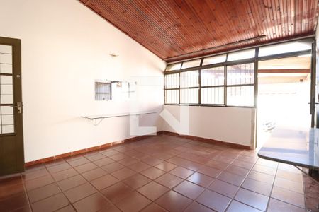 Sala 2 de casa para alugar com 4 quartos, 100m² em Cidade Jardim, Uberlândia