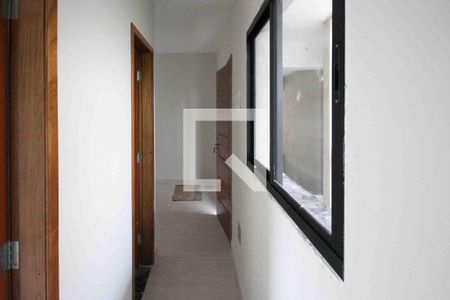 Corredor de apartamento para alugar com 2 quartos, 43m² em Parque Independencia, São Paulo