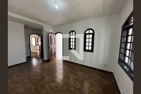 Sala de casa para alugar com 4 quartos, 240m² em Vila Universal, Barueri