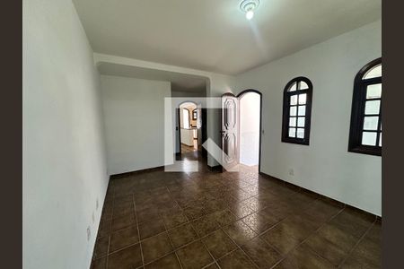 Sala de casa para alugar com 4 quartos, 240m² em Vila Universal, Barueri