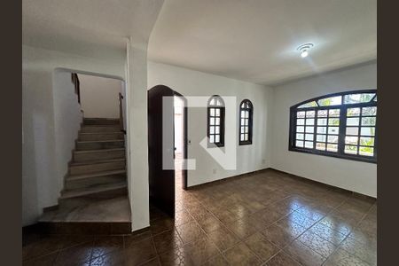 Sala de casa para alugar com 4 quartos, 240m² em Vila Universal, Barueri