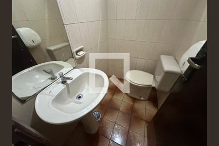 Lavabo de casa para alugar com 4 quartos, 240m² em Vila Universal, Barueri
