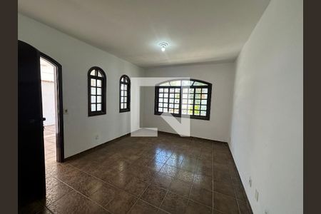 Sala de casa para alugar com 4 quartos, 240m² em Vila Universal, Barueri