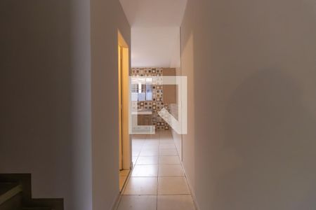 Corredor de casa para alugar com 2 quartos, 75m² em Jardim Marilu, Cotia