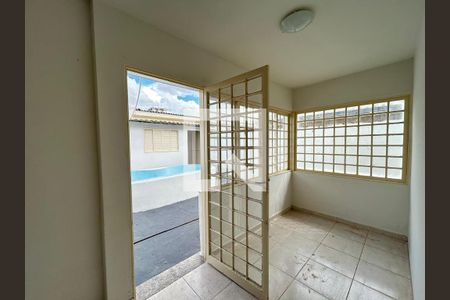 Casa para alugar com 3 quartos, 180m² em Santa Mônica, Uberlândia