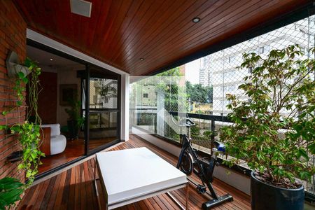 Varanda de apartamento à venda com 4 quartos, 246m² em Real Parque, São Paulo