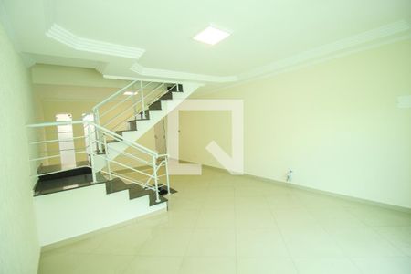 Casa à venda com 3 quartos, 162m² em Vila Invernada, São Paulo