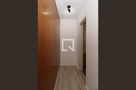 Closet da suíte de apartamento para alugar com 3 quartos, 100m² em Pinheiros, São Paulo