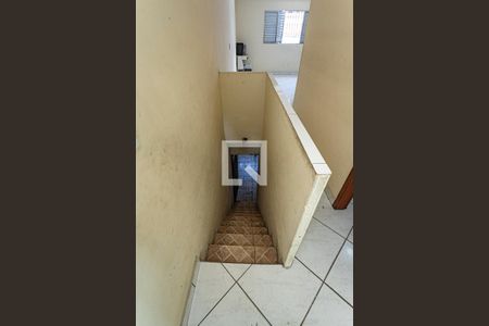 Escada de casa para alugar com 2 quartos, 65m² em Jardim Carombé, São Paulo