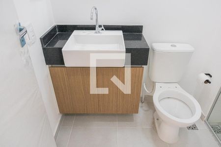 Banheiro de apartamento para alugar com 1 quarto, 22m² em Pinheiros, São Paulo