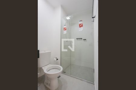 Banheiro de apartamento para alugar com 1 quarto, 22m² em Pinheiros, São Paulo