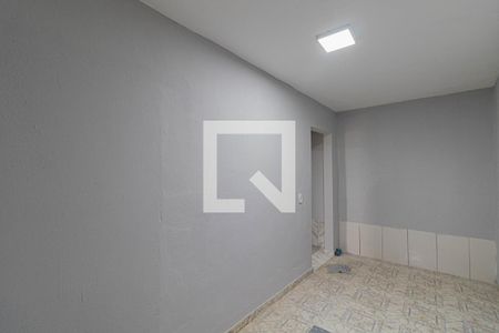 Quarto de casa para alugar com 1 quarto, 25m² em Jardim Verônia, São Paulo