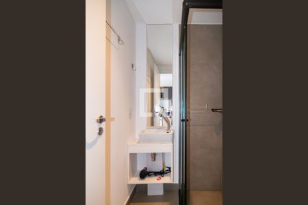 Banheiro de kitnet/studio para alugar com 1 quarto, 25m² em Bela Vista, São Paulo
