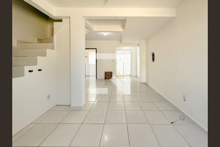 Sala de TV de apartamento para alugar com 2 quartos, 82m² em São João do Rio Vermelho, Florianópolis