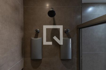 Banheiro de kitnet/studio para alugar com 1 quarto, 42m² em Barra Funda, São Paulo