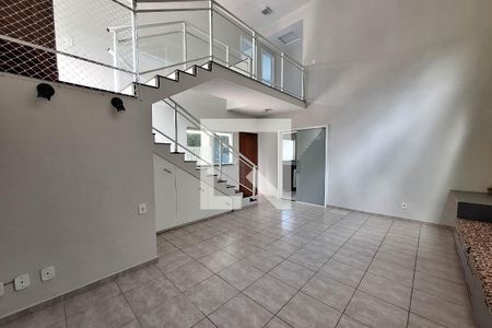 Sala de casa de condomínio para alugar com 3 quartos, 142m² em Piratininga, Niterói