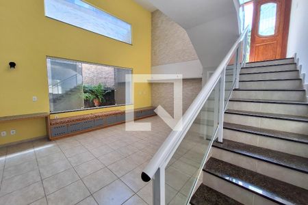 Sala de casa de condomínio para alugar com 3 quartos, 142m² em Piratininga, Niterói