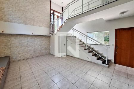 Sala de casa de condomínio para alugar com 3 quartos, 142m² em Piratininga, Niterói