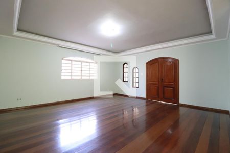Sala 1 de casa para alugar com 4 quartos, 330m² em Marta Helena, Uberlândia