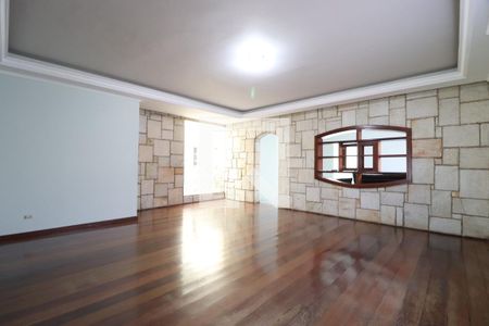 Casa para alugar com 4 quartos, 330m² em Marta Helena, Uberlândia
