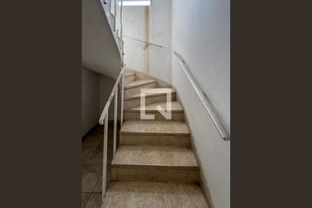 Escada de casa à venda com 4 quartos, 183m² em Jardim Santa Emilia, São Paulo