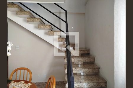 Escada de casa à venda com 3 quartos, 160m² em Jardim Dona Sinha, São Paulo