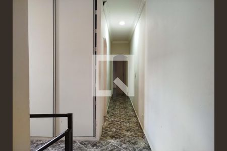 Corredor de casa à venda com 3 quartos, 160m² em Jardim Dona Sinha, São Paulo