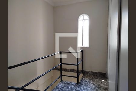 Hall da escada de casa à venda com 3 quartos, 160m² em Jardim Dona Sinha, São Paulo