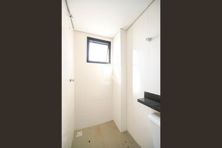 Banheiro da suíte de apartamento para alugar com 3 quartos, 60m² em Vila Esperança, São Paulo