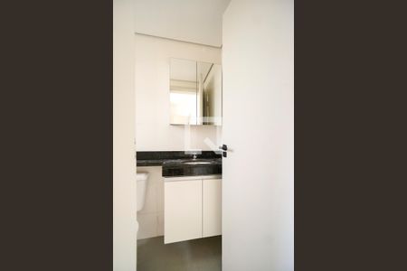 Banheiro da suíte de apartamento para alugar com 3 quartos, 60m² em Vila Esperança, São Paulo