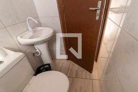 Banheiro Social de casa para alugar com 2 quartos, 27m² em Novo Mundo, Curitiba