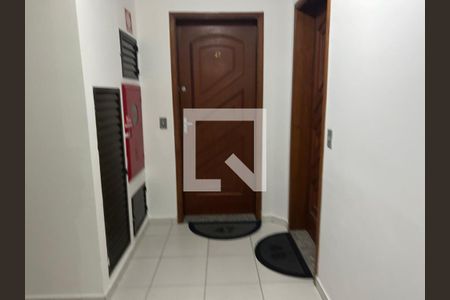 Hall de entrada de apartamento para alugar com 2 quartos, 80m² em Jardim Maria Rosa, Taboão da Serra