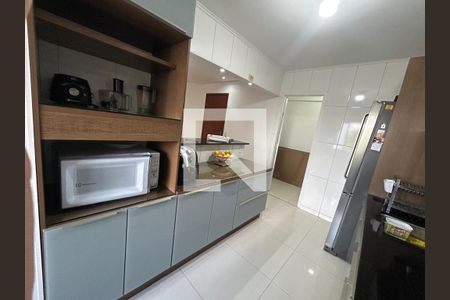 Cozinha  de apartamento para alugar com 2 quartos, 80m² em Jardim Maria Rosa, Taboão da Serra