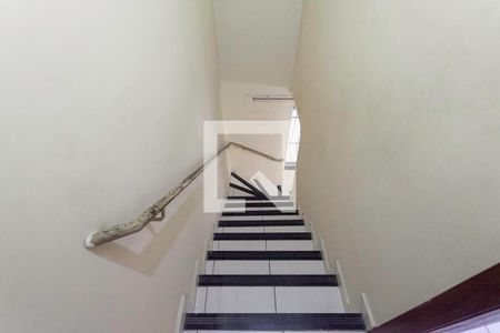 Escada de casa à venda com 2 quartos, 92m² em Parque Xangri-lá, Contagem