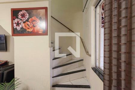 Escada de casa à venda com 2 quartos, 92m² em Parque Xangri-lá, Contagem