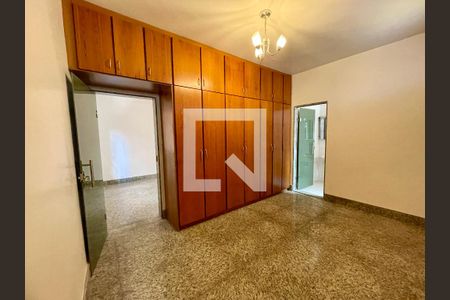 Casa à venda com 3 quartos, 360m² em Floresta, Belo Horizonte