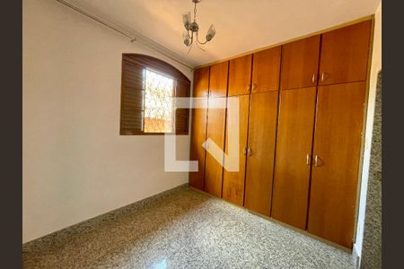 Casa à venda com 3 quartos, 360m² em Floresta, Belo Horizonte