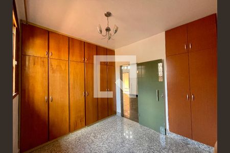 Casa à venda com 3 quartos, 360m² em Floresta, Belo Horizonte