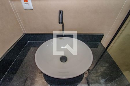 Banheiro de apartamento à venda com 1 quarto, 40m² em Higienópolis, Porto Alegre